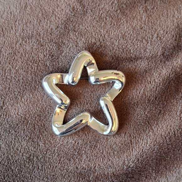 Napier Silver Star Shaped Pin Brooch - Picture 4 of 4